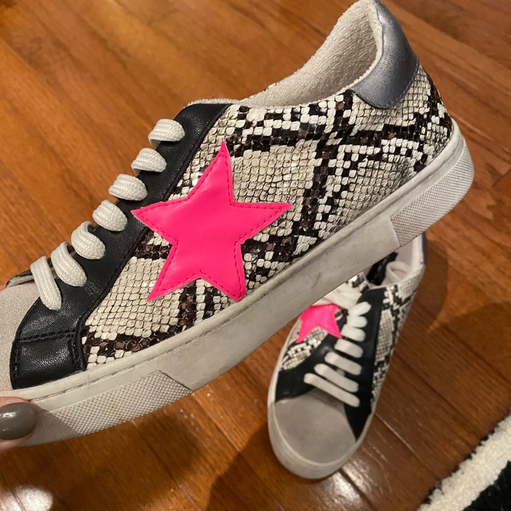 STEVE MADDEN Rubie Snake Lace Up Sneakers